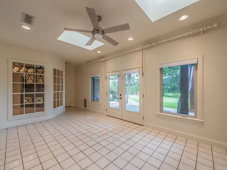 6724 Blue Meadow Dr — Photo 20