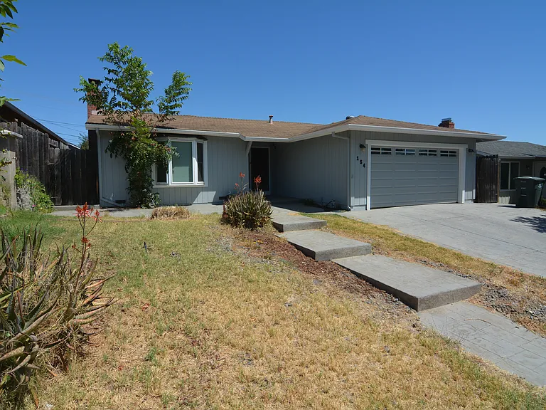 154 Manzanita Dr — Photo 1