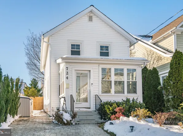 724 N Barton St, Arlington, VA 22201