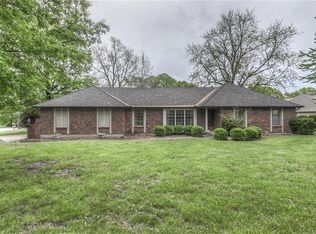 401 Meadow Ln, Raymore, MO 64083