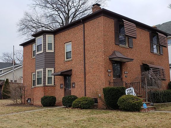 Front and side doors .Large corner lot.