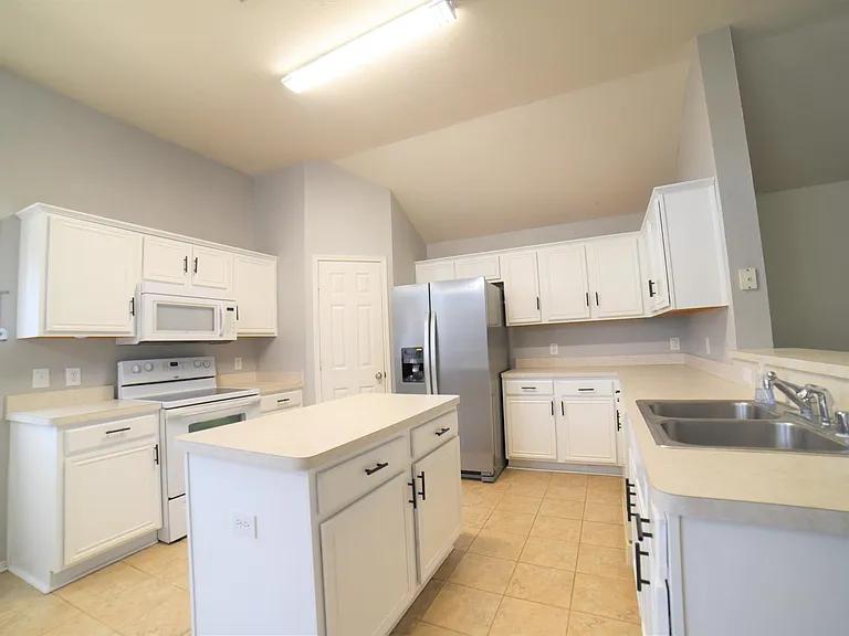 208 Meadow Lark Ln — Photo 12
