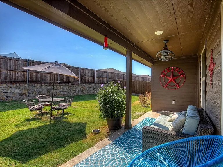 1004 Basswood Ln — Photo 30