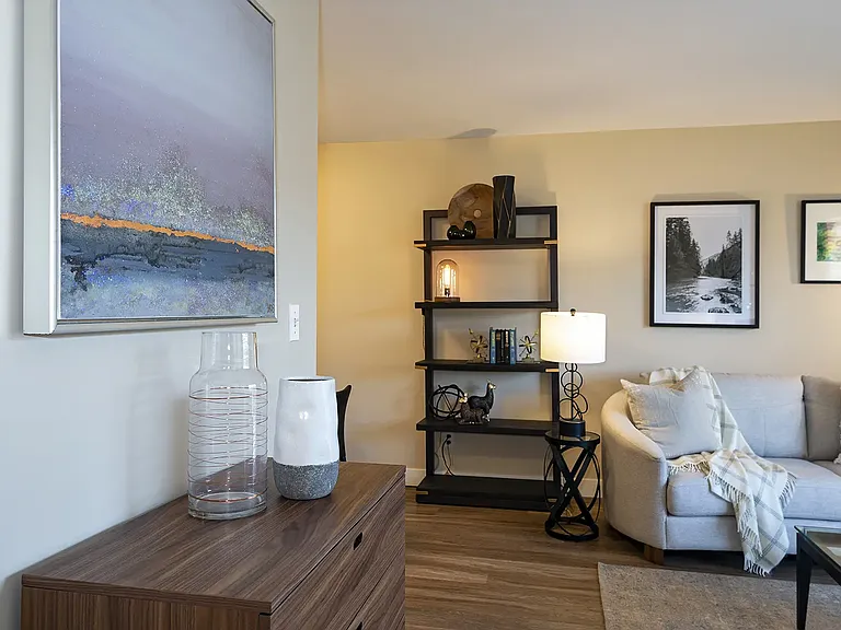 885 Westminster Ave — Photo 19