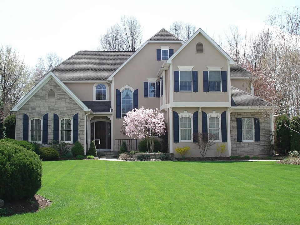 1st image of 22 Hemlock Dr