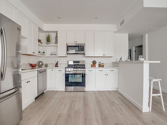 2nd image of 125 E Spruce Ave #7