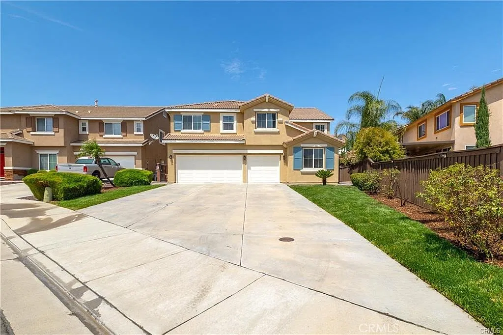 5 bed, 3721 sqft, $3,895 — Photo 1