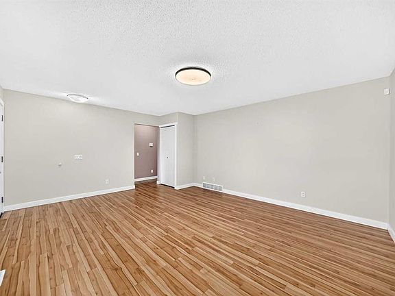 2nd image of 6607 N Malvern Rd NE