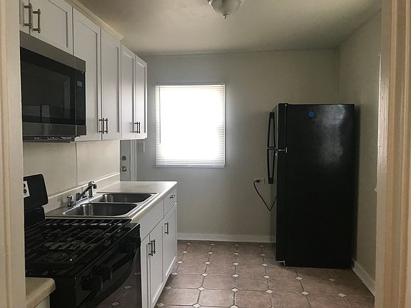 4th image of 924 Pine St