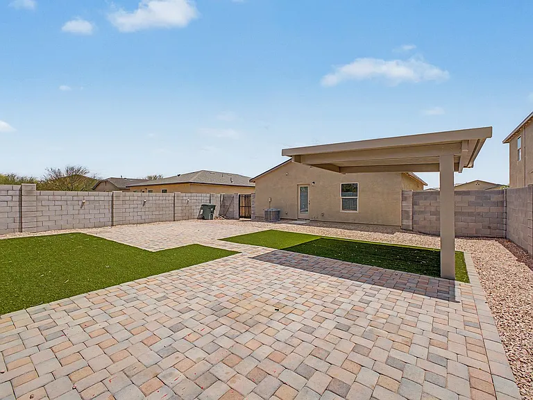322 E Watson Pl — Photo 31