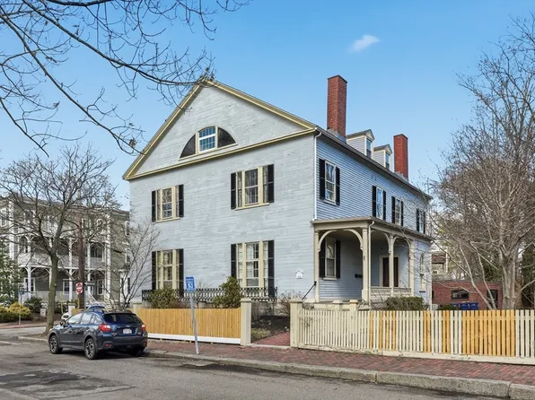 96 Washington Sq E APT 2, Salem, MA 01970