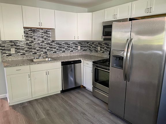 2nd image of 1526 Montgomery Rd