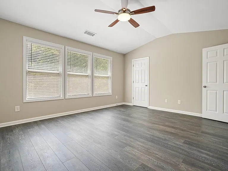 2045 Lakeshore Overlook Dr — Photo 21