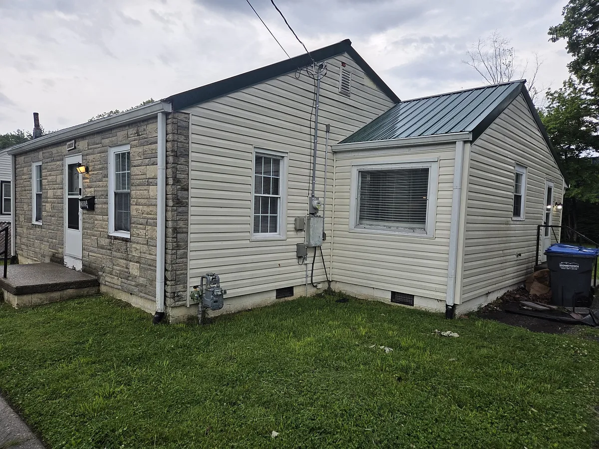 Building Photo - 1303 1/2 Helck Ave