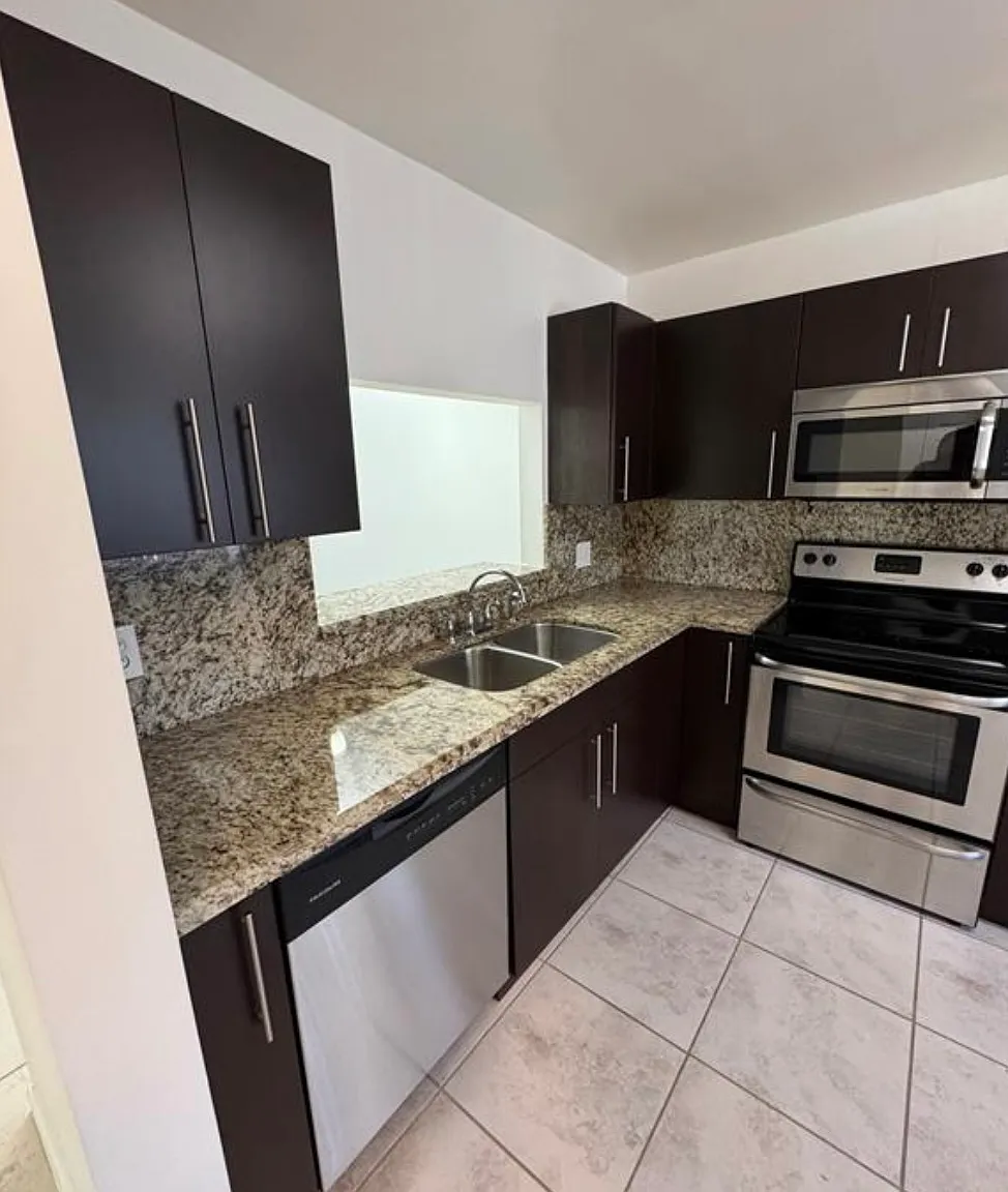 445-3 Bonaventure Villas - 3 — Photo 4
