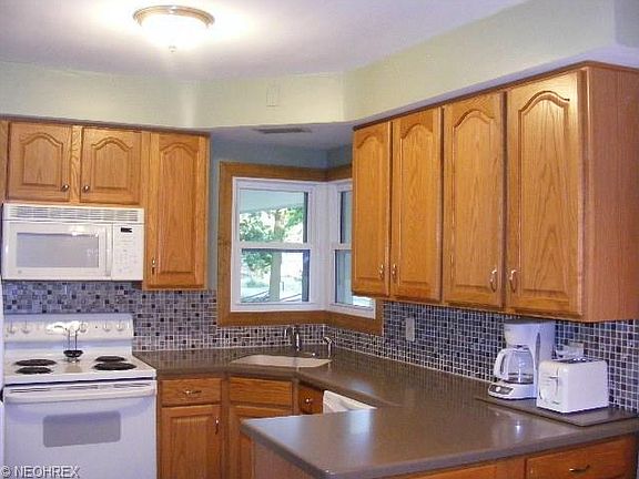 2nd image of 1737 Mapleview Dr
