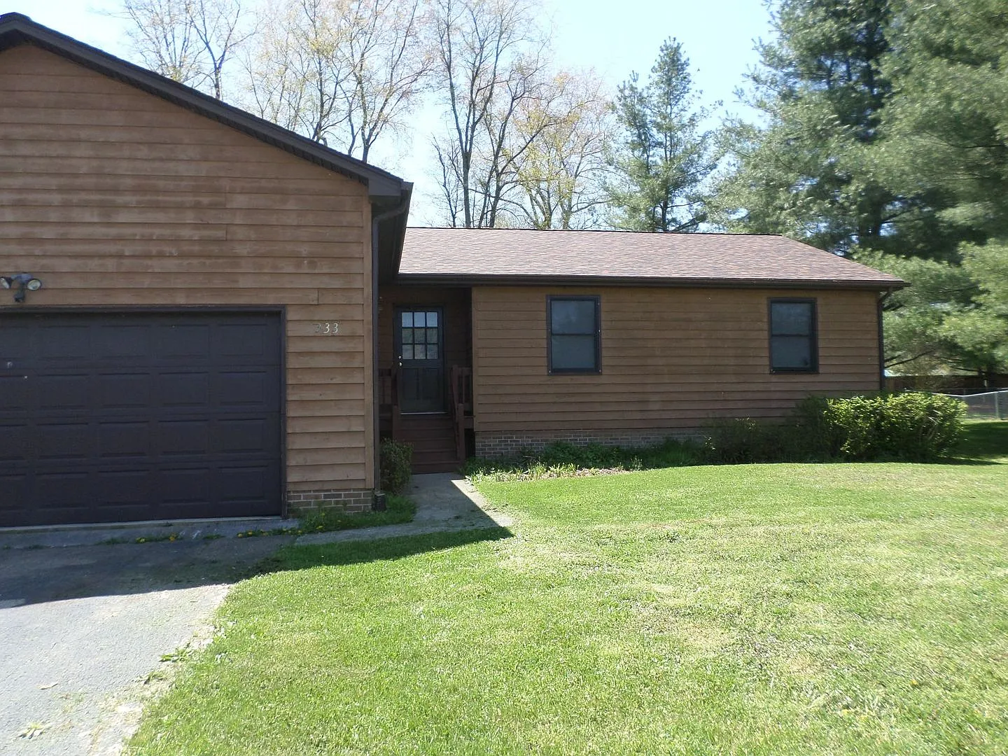 3 Bedroom 2 Bath House with 2 Car Garage — Photo 2