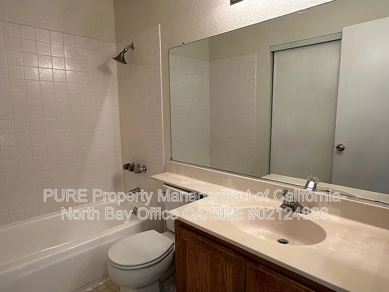 15 Regents Cir — Photo 13