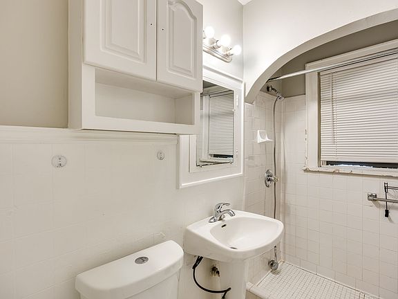 3rd image of 2835 NW 22nd St #2835