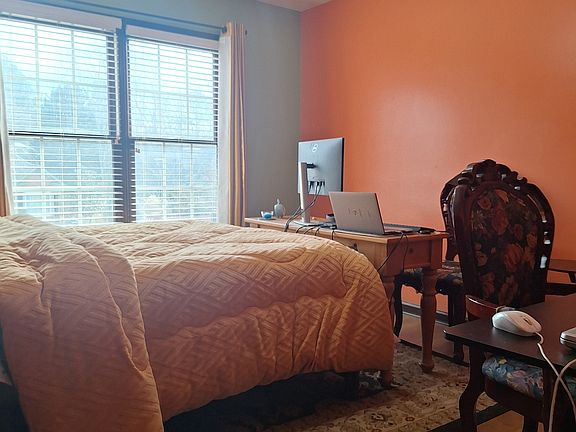 4th image of 100 Sunvalley Dr