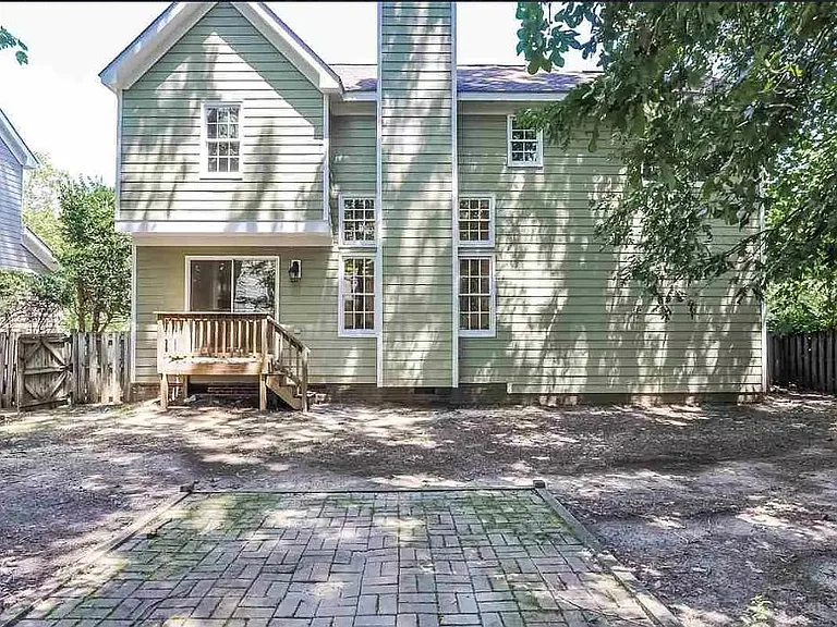 207 Mint Hill Dr — Photo 2