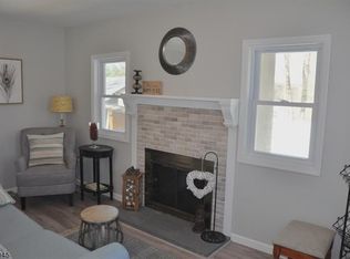 5 Elm St E, Highland Lakes, NJ