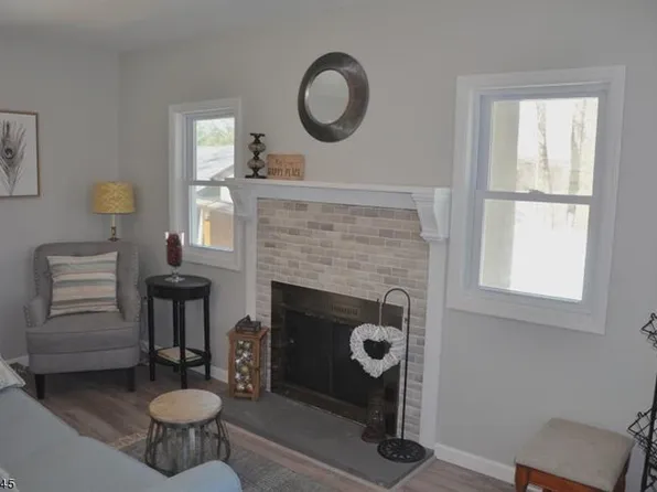 5 Elm St E, Highland Lakes, NJ 07422