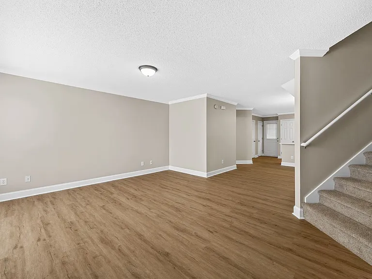 17 Whitfield Way — Photo 6