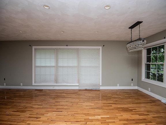 3rd image of 2513 E State Road 61
