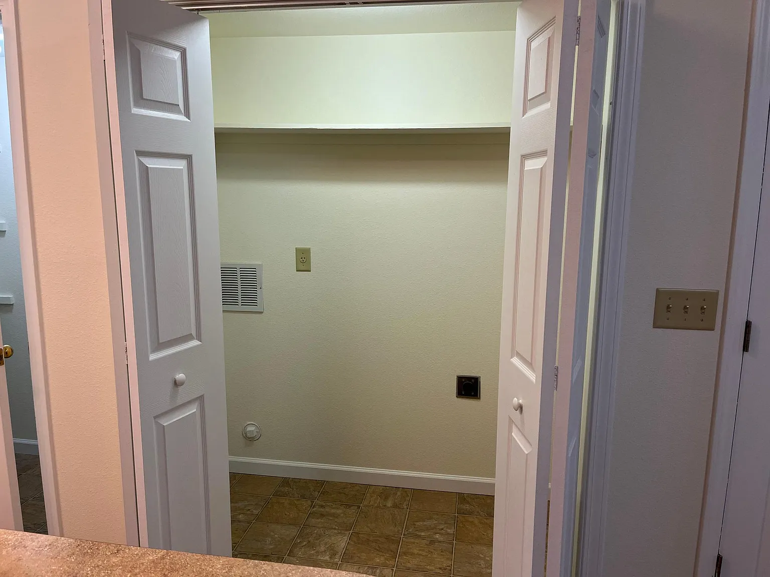 2 bed, 750 sqft, $1,350 — Photo 4