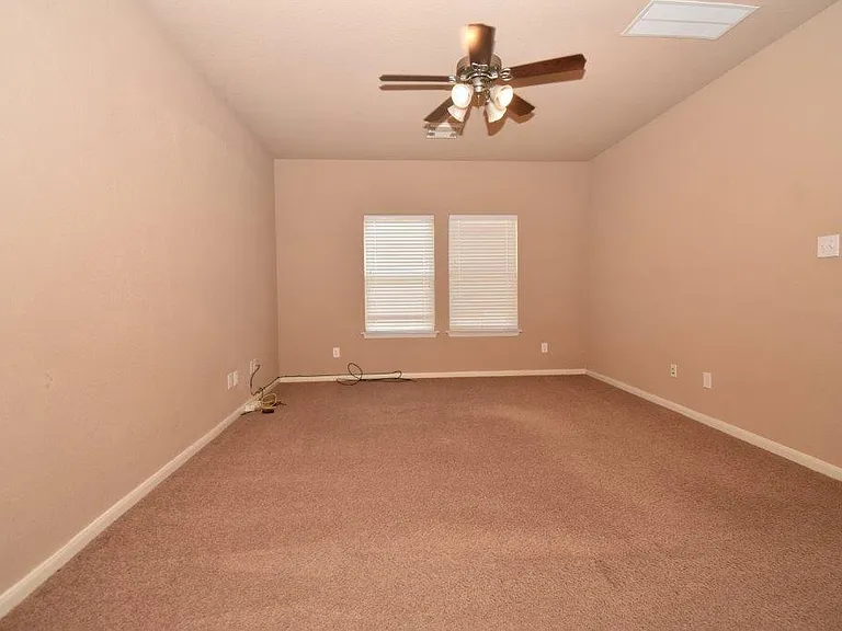 7027 Crockett Ridge Dr — Photo 9