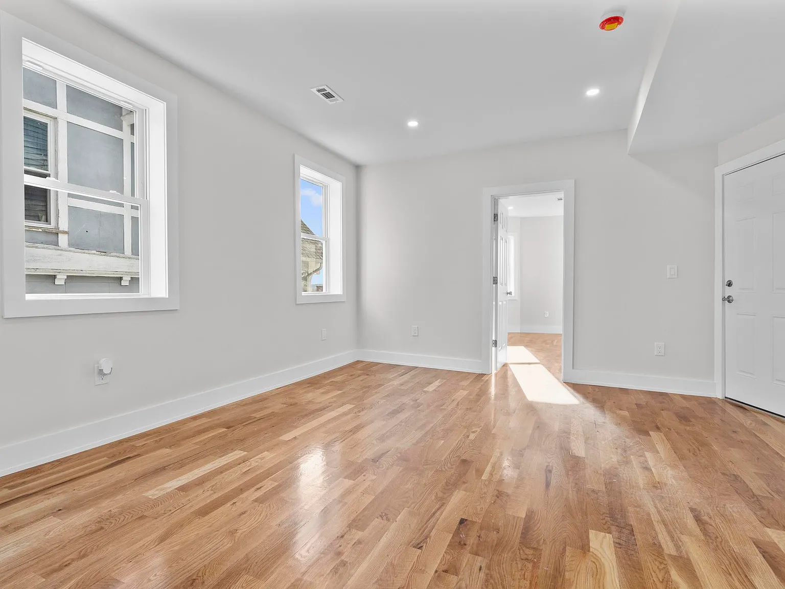 4 bed, 1271 sqft, $2,150 — Photo 2