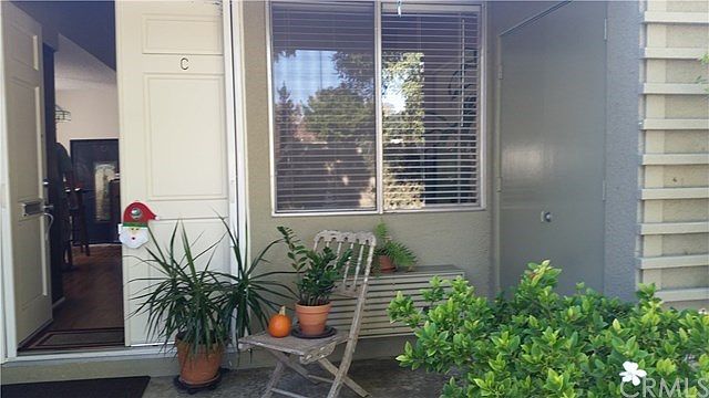 Entry Note storage on right