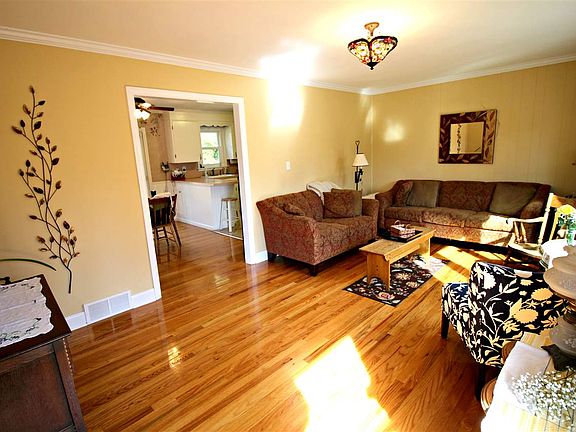 2nd image of 14 Maplewood Dr