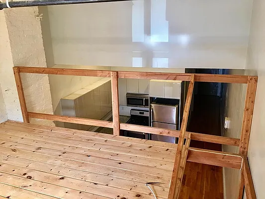 Rented by Manhattan Management LLC | media 54