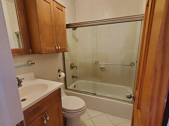 5th image of 599 Drew St Floor 1