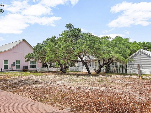 4th image of 39 Old Cottage Beach Dr