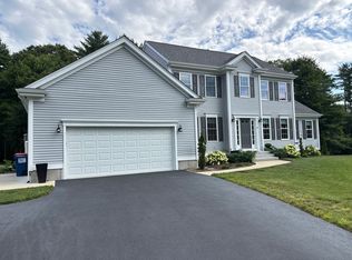41 Clapp Rd, Rochester, MA 02770