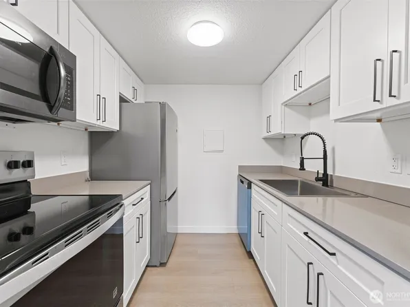 14020 Juanita Drive NE #B3, Kirkland, WA 98034