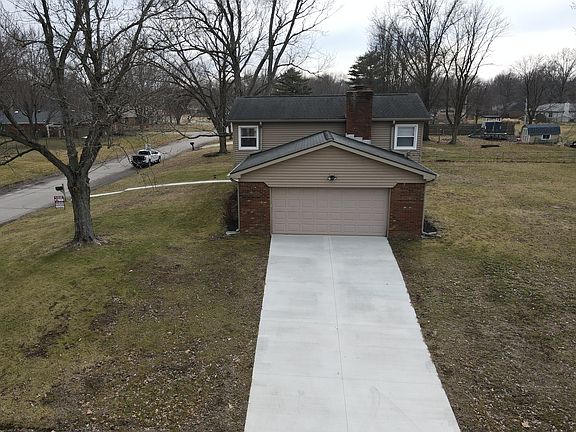 4th image of 7698 Janean Dr