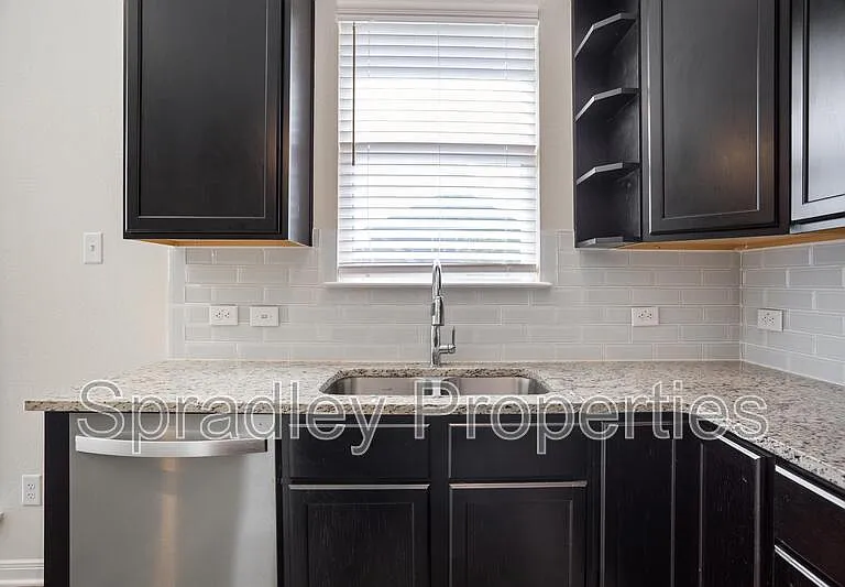 1925 Bayou Wood Ln — Photo 10