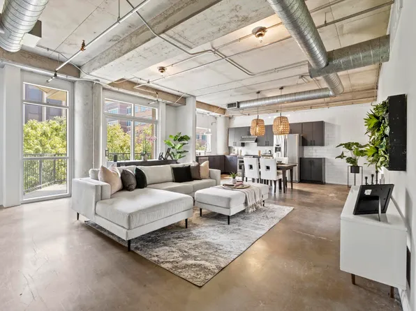 1001 Belleview St #204, Dallas, TX 75215