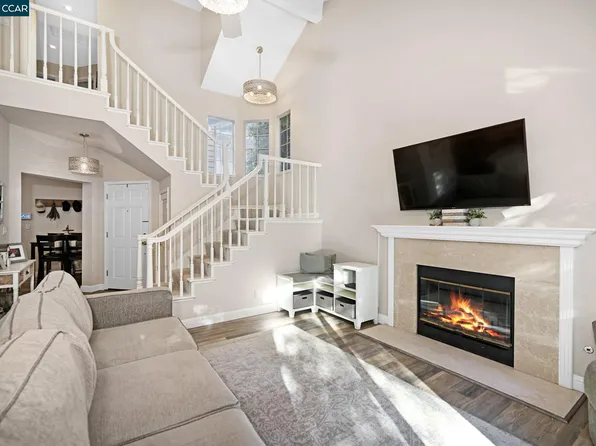 202 Round House Pl, Clayton, CA 94517