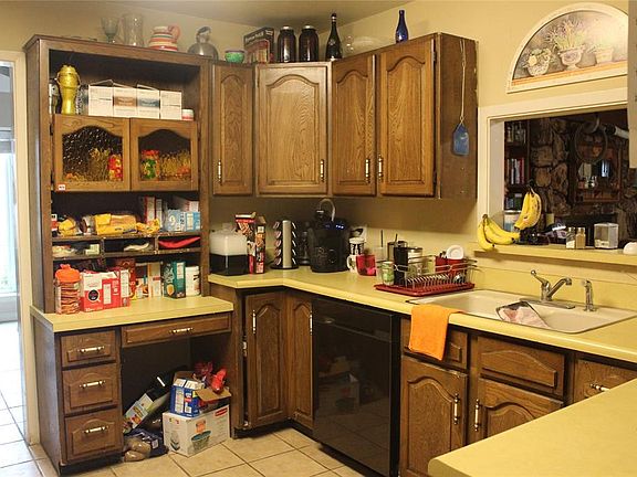 3rd image of 300 Woodlawn Dr