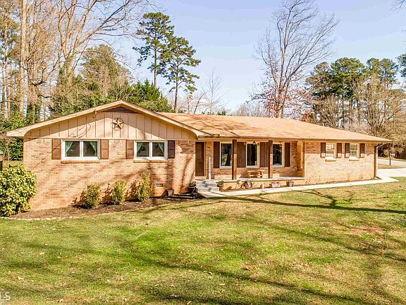 2nd image of 580 Norton Cir SE