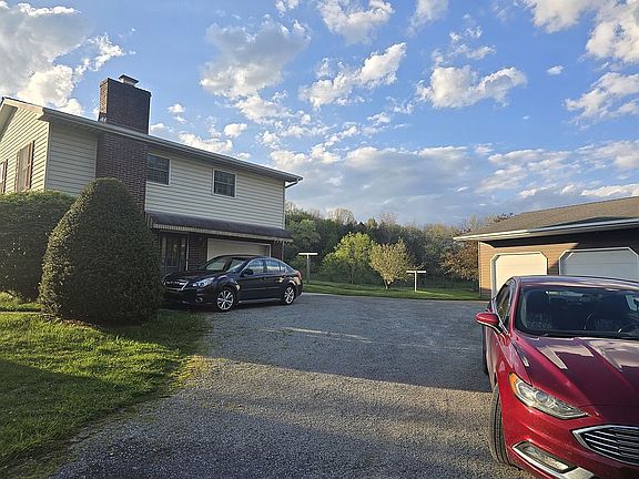 3rd image of 121 Pearl Dr