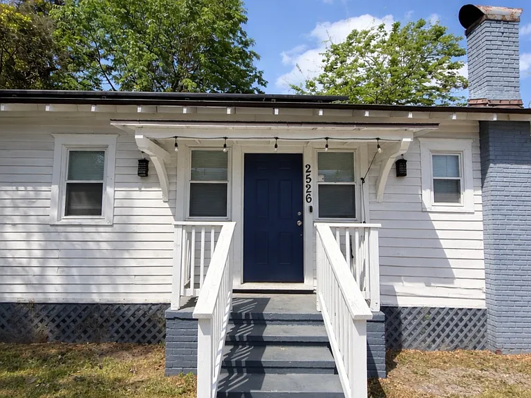 2526 Phyllis St — Photo 11