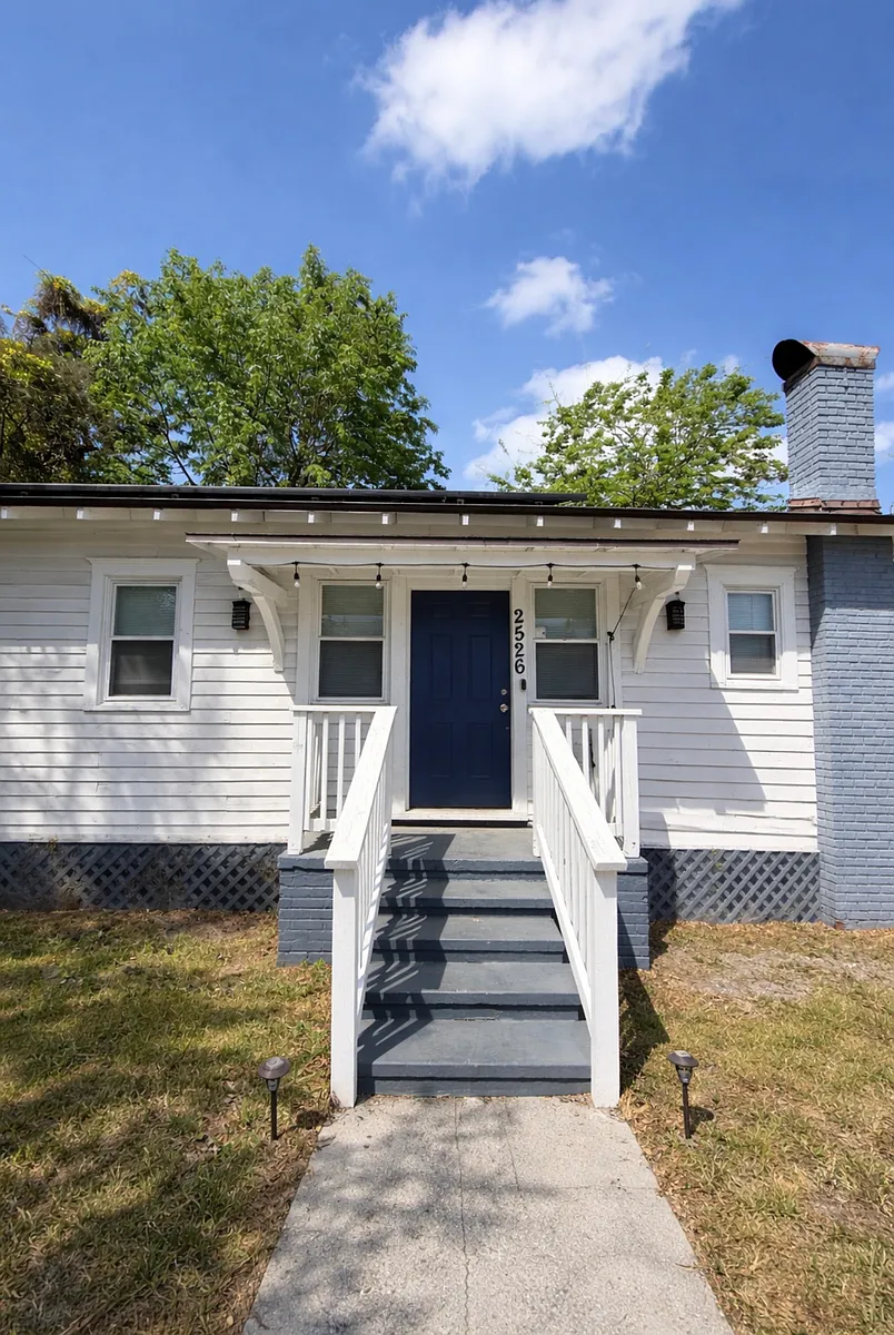 Building Photo - 2526 Phyllis St