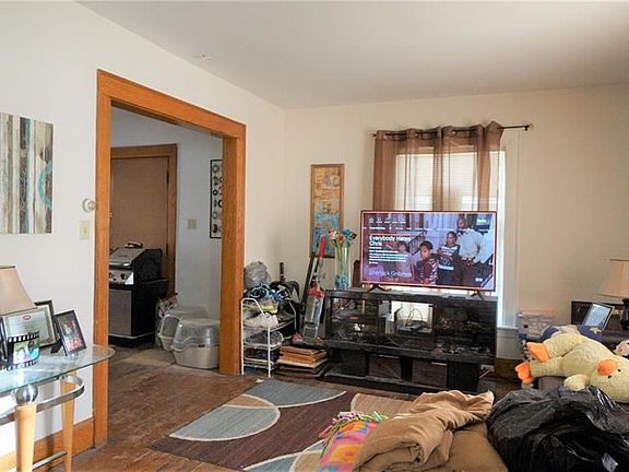 3rd image of 101 Farmer St