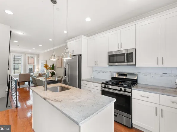 2226 Cross St, Philadelphia, PA 19146